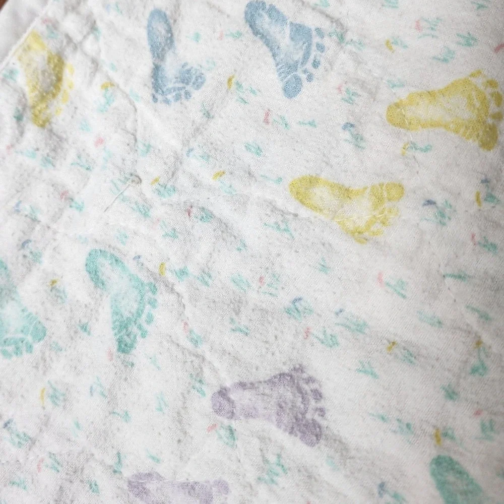 Vintage Teddy Bear Nursery Baby Quilt Reversible Footprint Grid Pastel 38x32